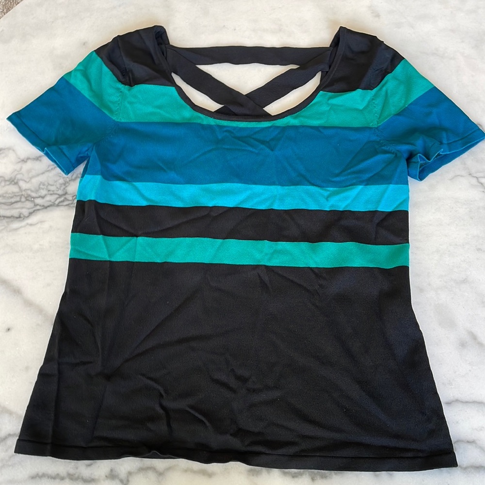 Cable & Gauge Body-con short sleeve striped top